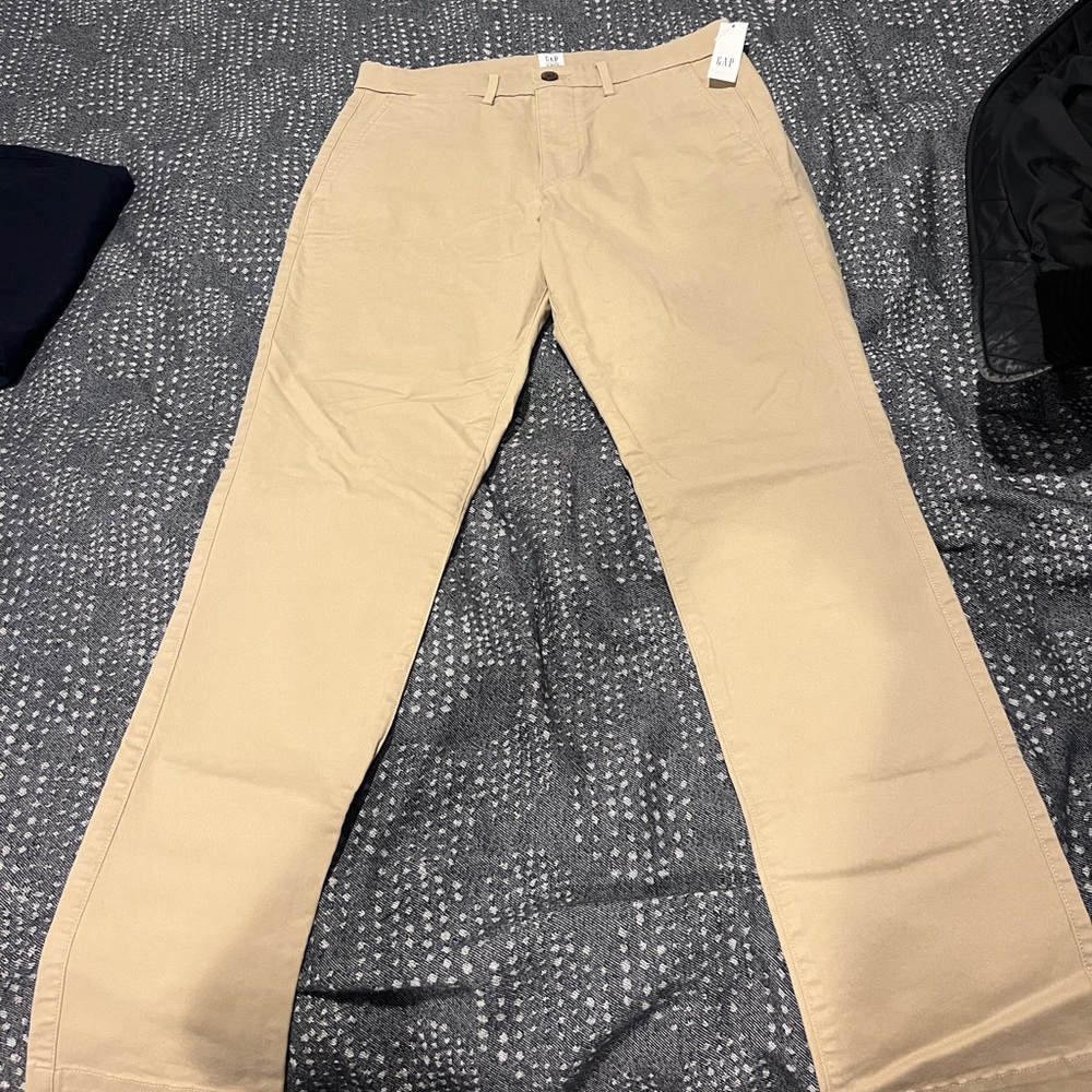 Gap Men’s Khaki Essential Athletic Pant